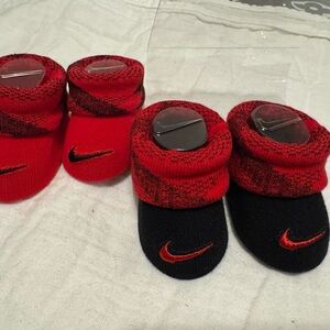 Nike Baby 2 Pk Black Red Ankle Cotton Swoosh Logo Booties Sock Set Sz 0-6